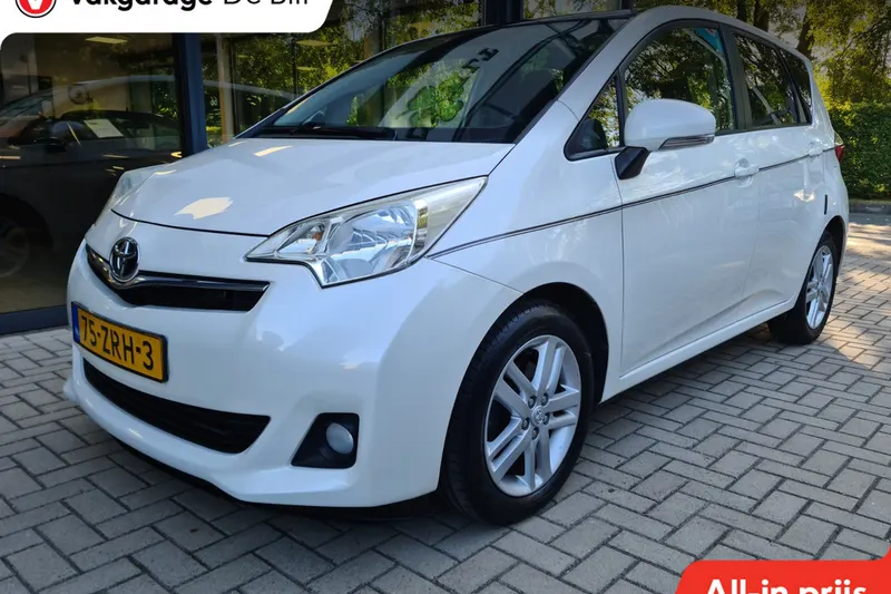 Toyota Verso-S (2013)