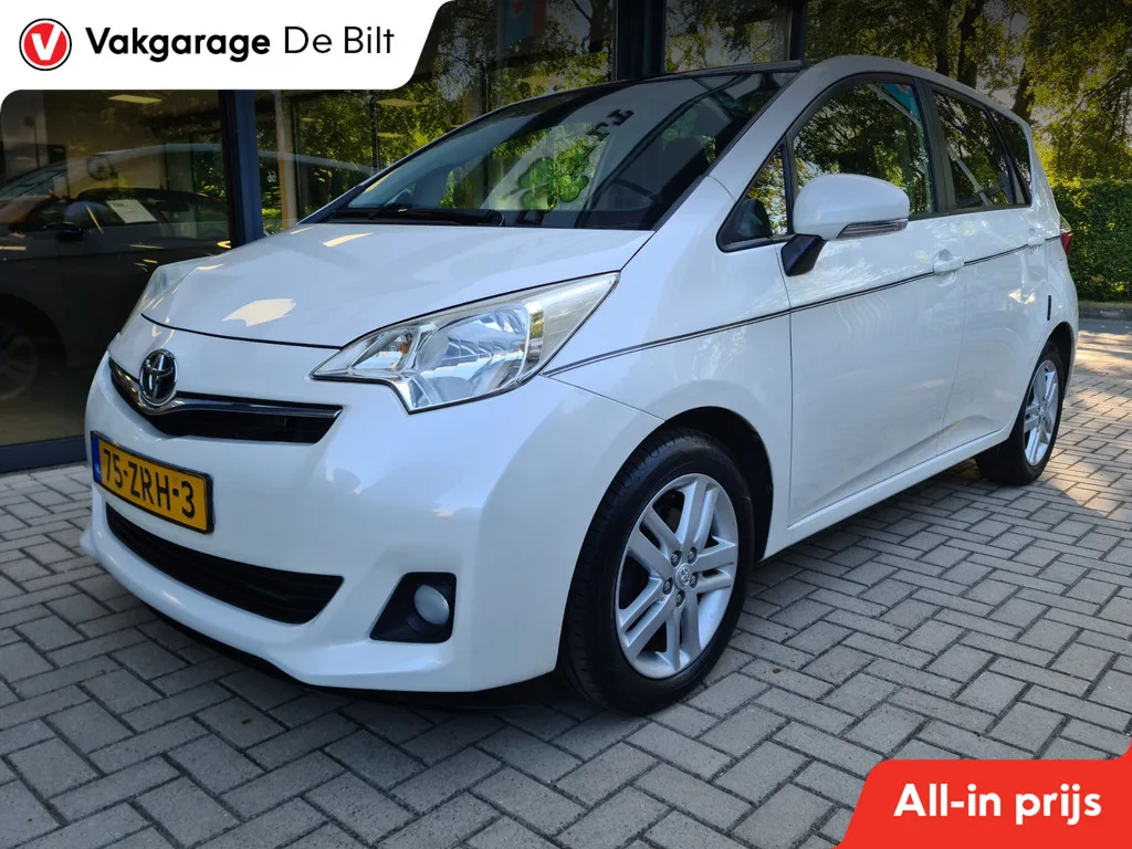 Toyota Verso-S (2013) — foto 1