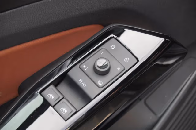 Volkswagen ID.4 (2021) thumbnail 24