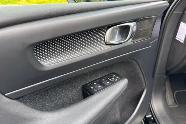 Volvo XC40 (2021) thumbnail 10