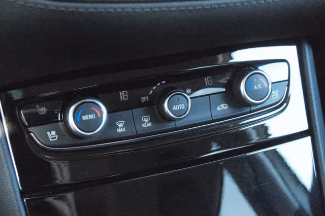 Opel Grandland X (2018) thumbnail 17