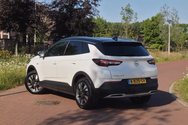 Opel Grandland X (2018) thumbnail 3