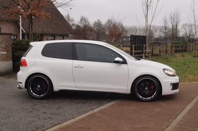 Volkswagen Golf (2011) thumbnail 12