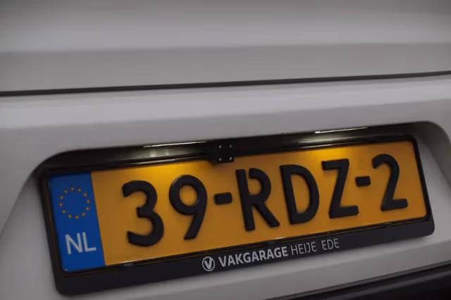 Volkswagen Golf (2011) thumbnail 13