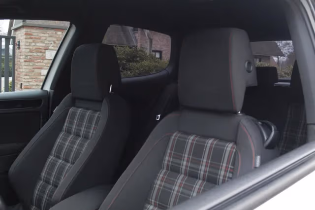 Volkswagen Golf (2011) thumbnail 14