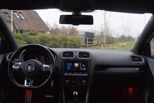 Volkswagen Golf (2011) thumbnail 16