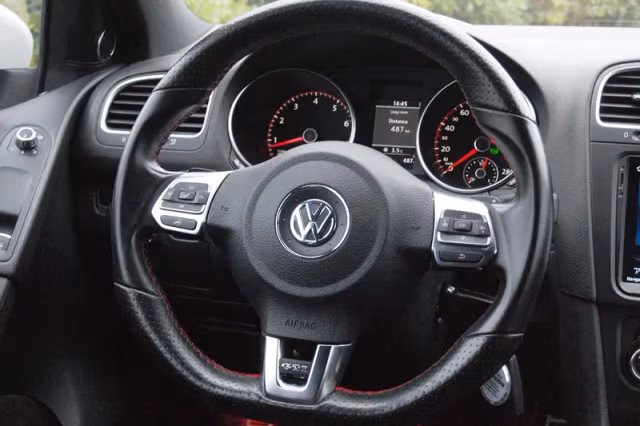 Volkswagen Golf (2011) thumbnail 17