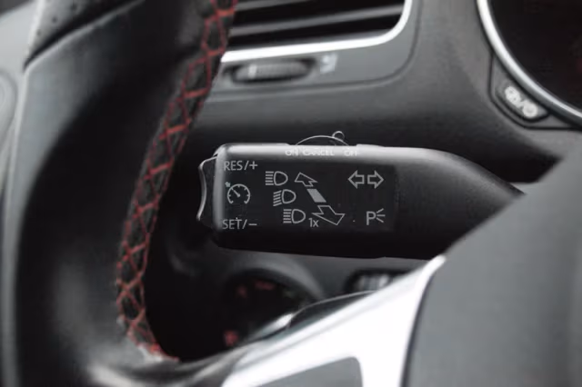 Volkswagen Golf (2011) thumbnail 18