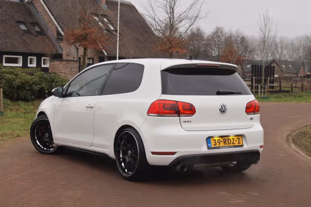 Volkswagen Golf (2011) thumbnail 3