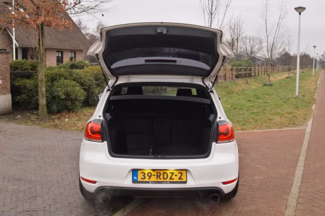 Volkswagen Golf (2011) thumbnail 21
