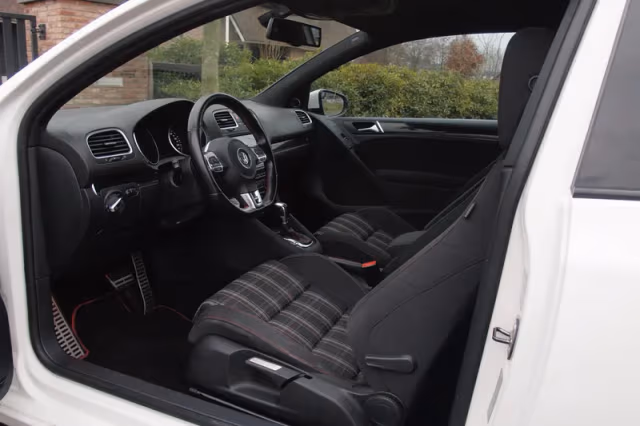 Volkswagen Golf (2011) thumbnail 4