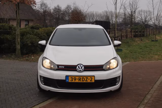 Volkswagen Golf (2011) thumbnail 6