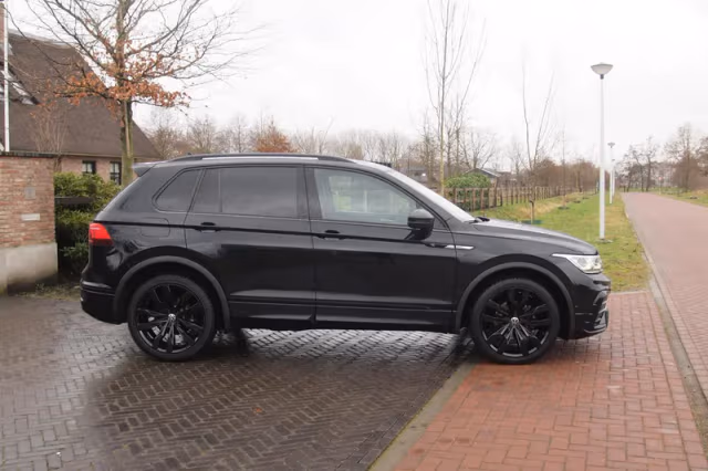 Volkswagen Tiguan (2021) thumbnail 13