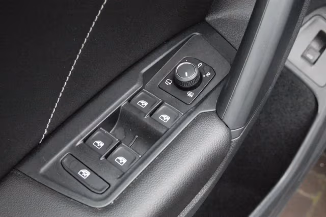 Volkswagen Tiguan (2021) thumbnail 32