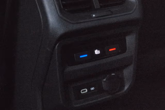 Volkswagen Tiguan (2021) thumbnail 35