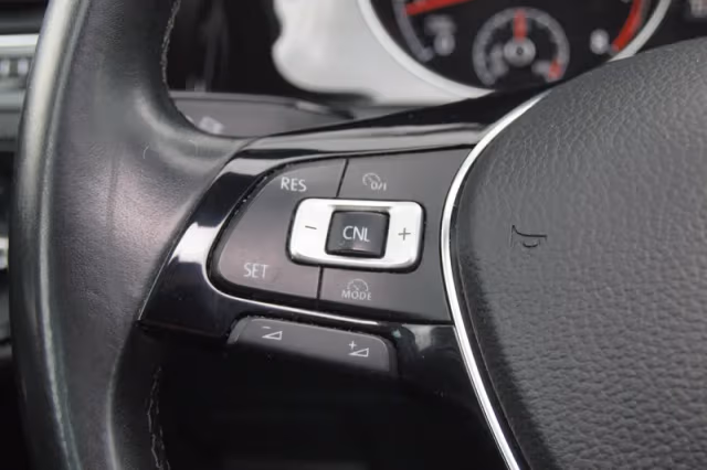 Volkswagen Golf (2014) thumbnail 18