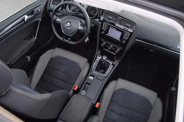 Volkswagen Golf (2014) thumbnail 3
