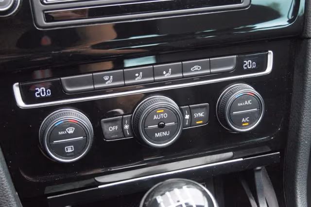 Volkswagen Golf (2014) thumbnail 23