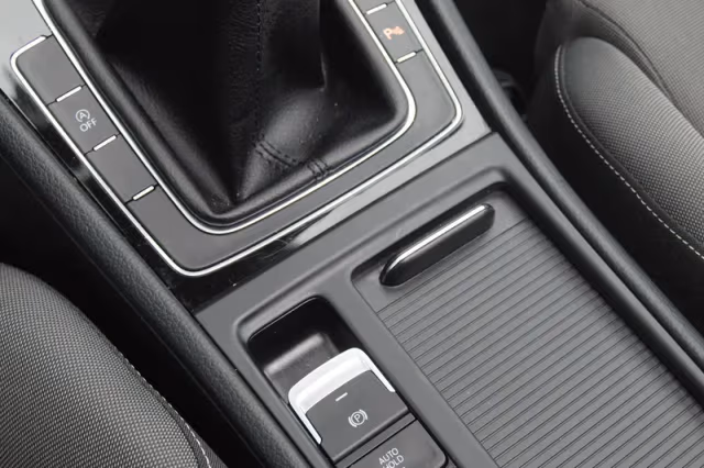 Volkswagen Golf (2014) thumbnail 25