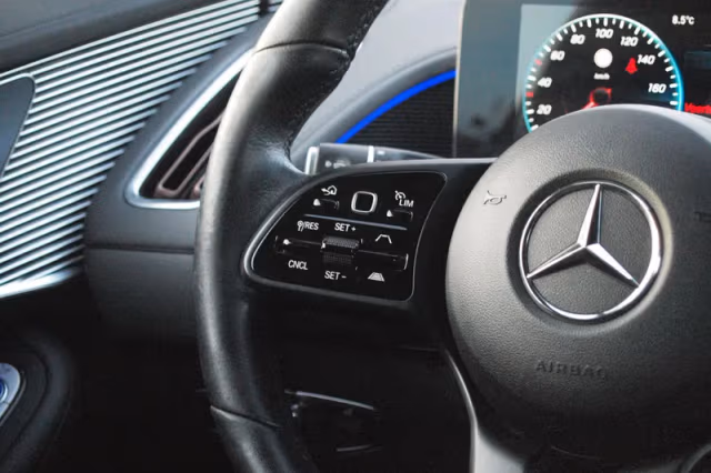 Mercedes-Benz EQC (2020) thumbnail 14