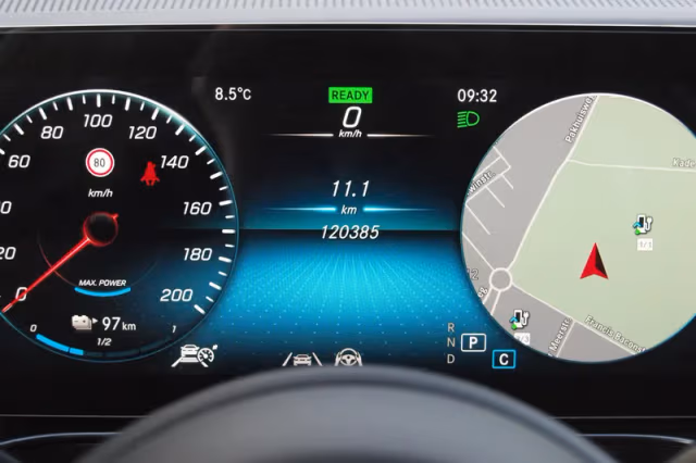 Mercedes-Benz EQC (2020) thumbnail 15