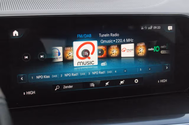 Mercedes-Benz EQC (2020) thumbnail 16