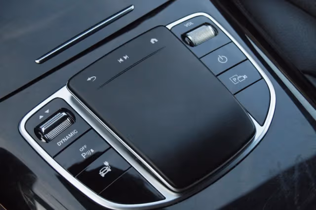 Mercedes-Benz EQC (2020) thumbnail 22