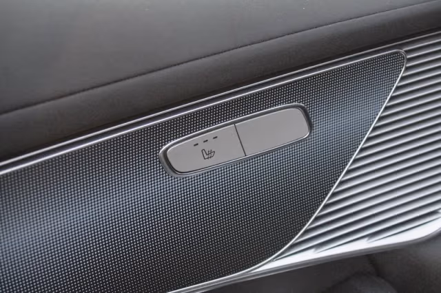 Mercedes-Benz EQC (2020) thumbnail 24