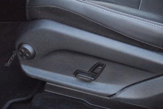 Mercedes-Benz EQC (2020) thumbnail 25