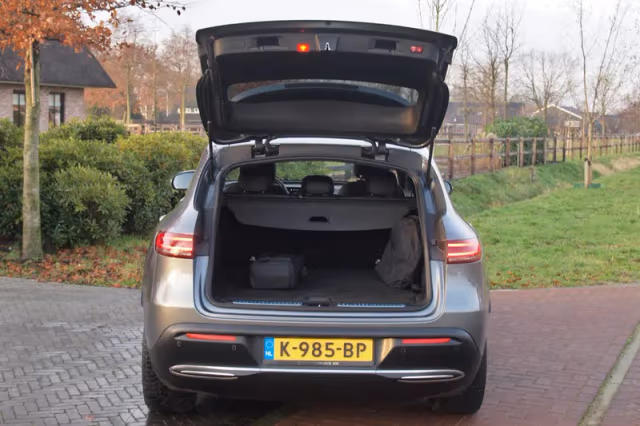 Mercedes-Benz EQC (2020) thumbnail 28