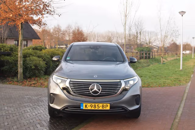 Mercedes-Benz EQC (2020) thumbnail 4