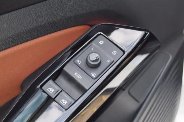 Volkswagen ID.4 (2021) thumbnail 24