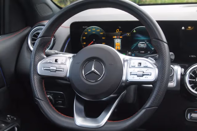 Mercedes-Benz EQB (2022) thumbnail 18