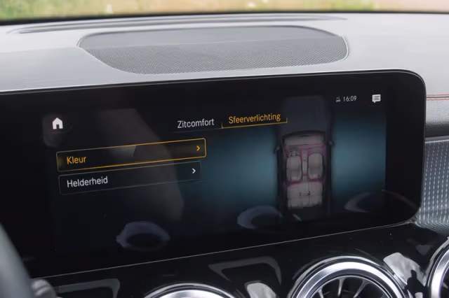 Mercedes-Benz EQB (2022) thumbnail 24