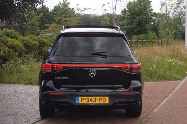 Mercedes-Benz EQB (2022) thumbnail 10