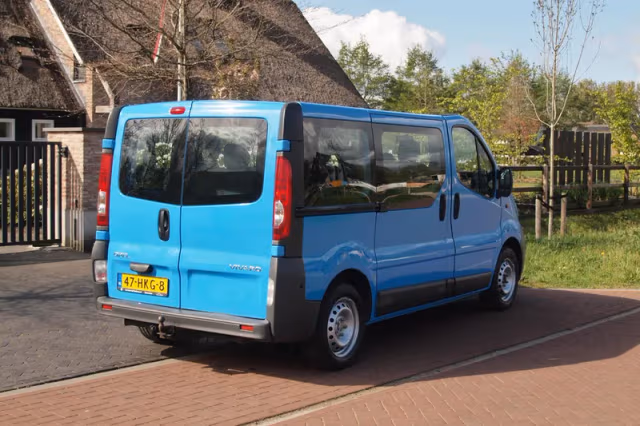 Opel Vivaro (2008) thumbnail 12