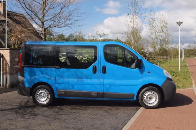 Opel Vivaro (2008) thumbnail 13