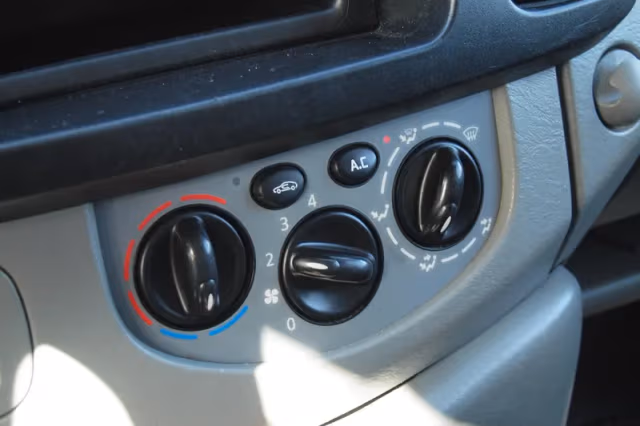 Opel Vivaro (2008) thumbnail 20