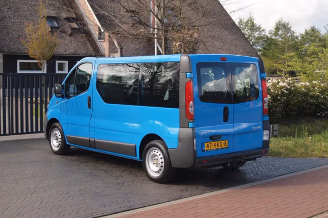 Opel Vivaro (2008) thumbnail 10