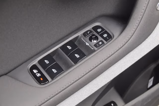 Polestar 2 (2020) thumbnail 25