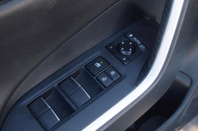 Toyota RAV4 (2019) thumbnail 26
