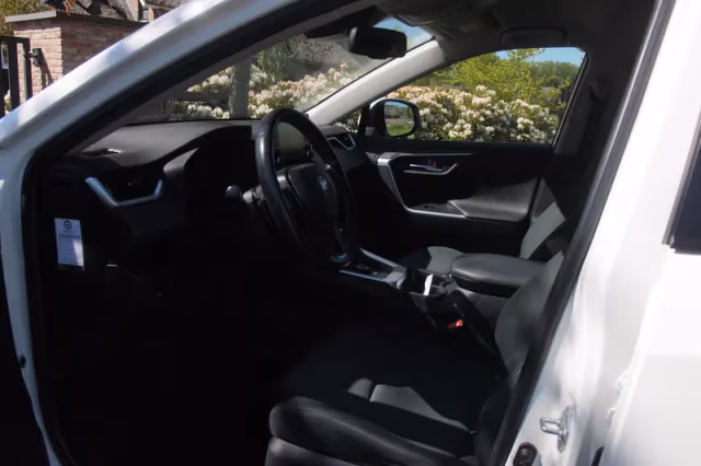 Toyota RAV4 (2019) thumbnail 5