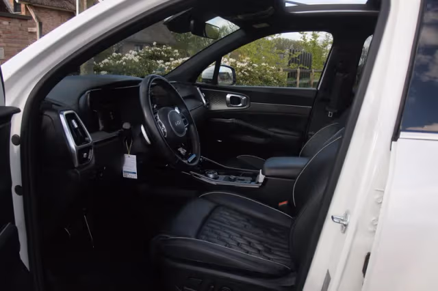 Kia Sorento (2022) thumbnail 15