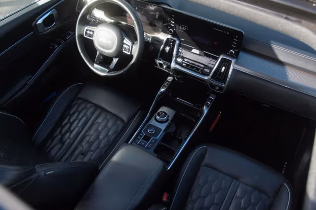 Kia Sorento (2022) thumbnail 4