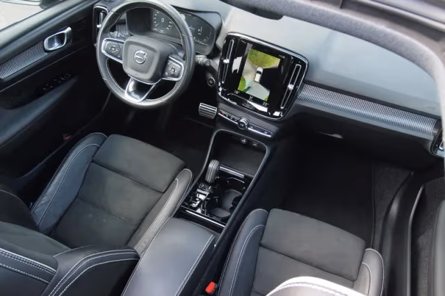 Volvo XC40 (2021) thumbnail 3