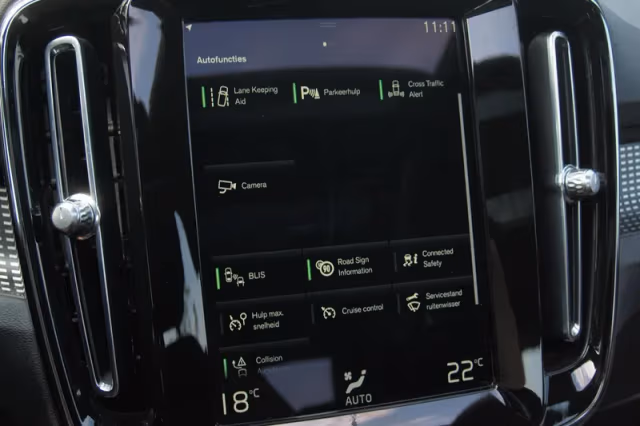 Volvo XC40 (2021) thumbnail 23