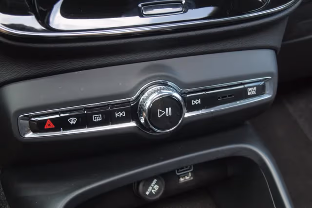Volvo XC40 (2021) thumbnail 25