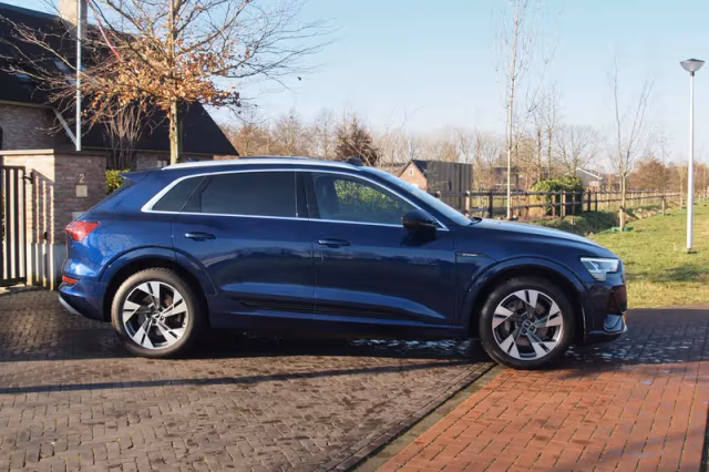 Audi e-tron (2020) thumbnail 13