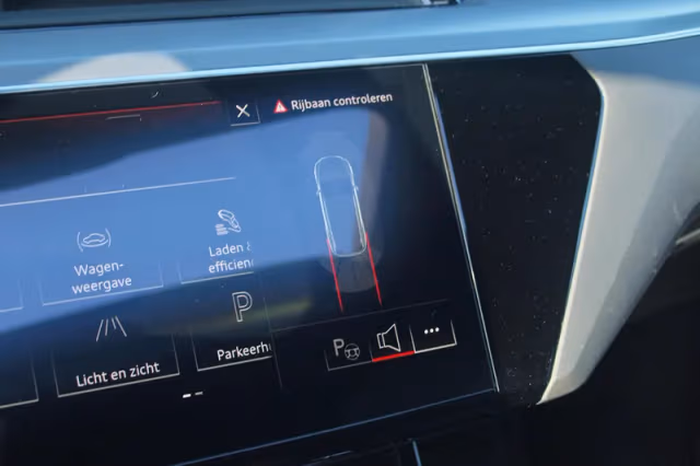 Audi e-tron (2020) thumbnail 25