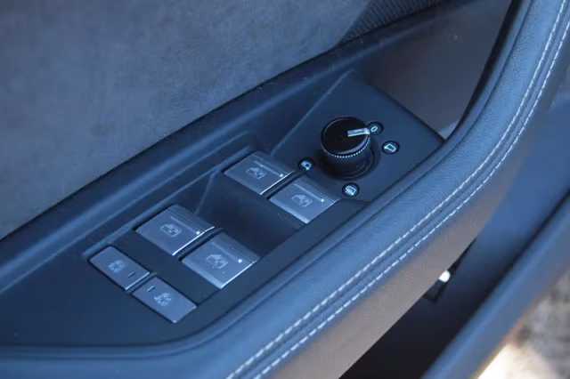 Audi e-tron (2020) thumbnail 28